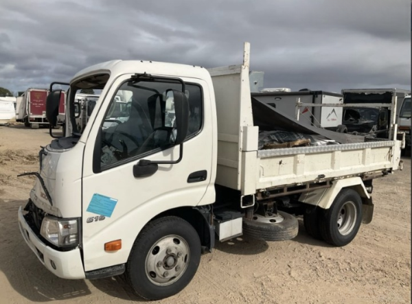 Hino 616 Tipper V4255