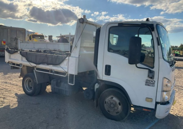 Isuzu NPR 200 Tipper V4269