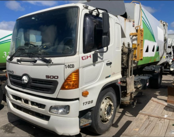 V4298 Hino GH8J Compactor