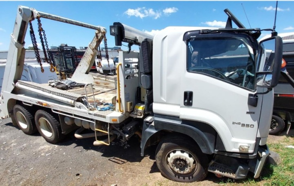 Isuzu FXZ 240-350 V4305